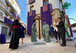 Monumento a la Semana Santa de Baeza. En la imagen el obispo de la Diocesis, Sebastián Chico,la presidenta de la Agrupación Arciprestal de Cofradías de Baeza, Ana Montoro; la alcaldesa Lola Marín y el presidente de la Diputación, Francisco Reyes.