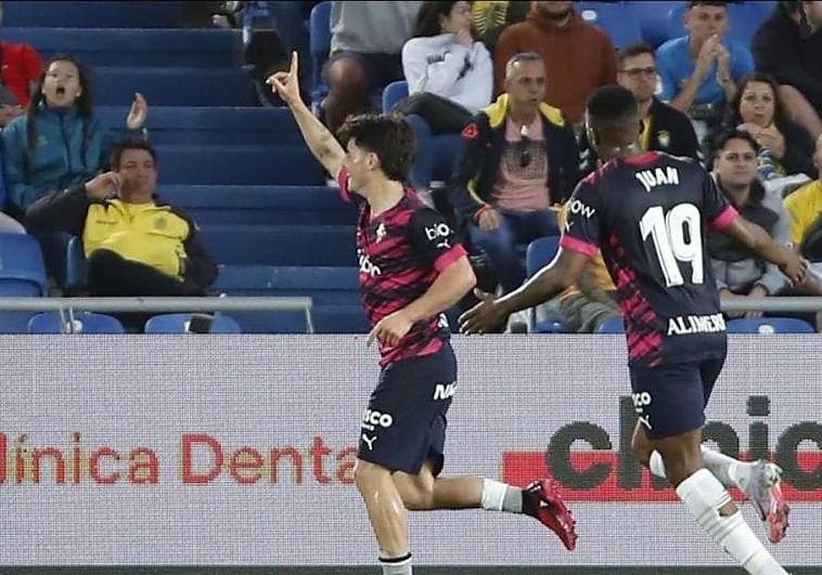 Queipo celebra el gol del Sporting en Las Palmas.