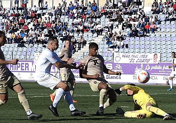 El conjunto blanco necesita los tres puntos para mantener la lucha por el primer puesto.