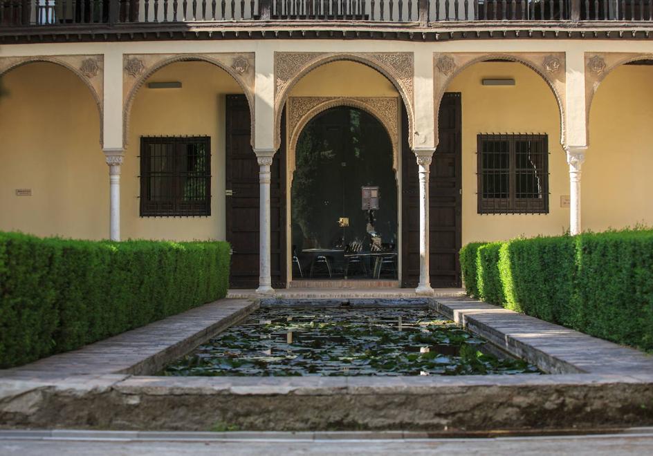 Detalle de la Casa del Chapiz y su alberca.