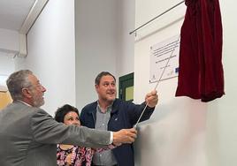 Inauguración del Aula Ateca por parte del delegado de Educación, Francisco Alonso.