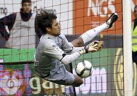 Dieo Alves para un penalti en el Reyno de Navarra.