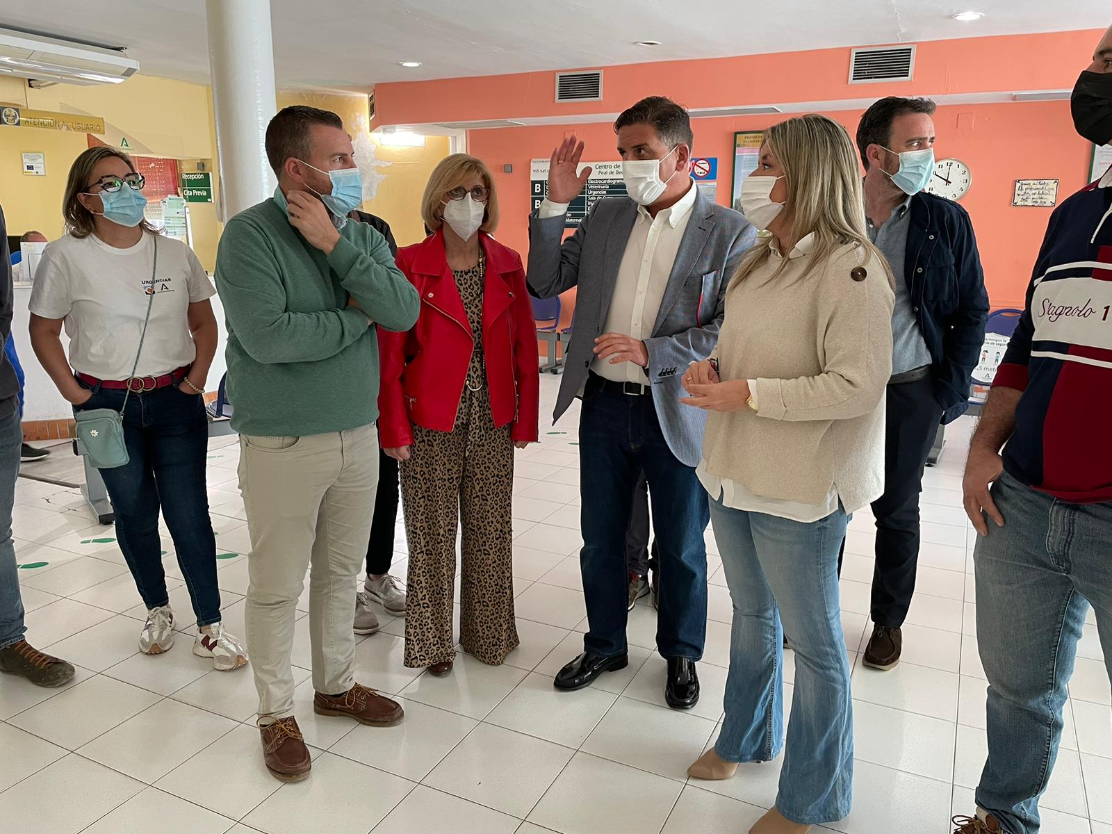 Visita al centro de salud de Peal de Becerro, con la delegada Elena González.