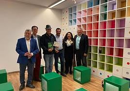 Las obras serán las primeras en conformar la biblioteca especializada en poesía contemporánea.