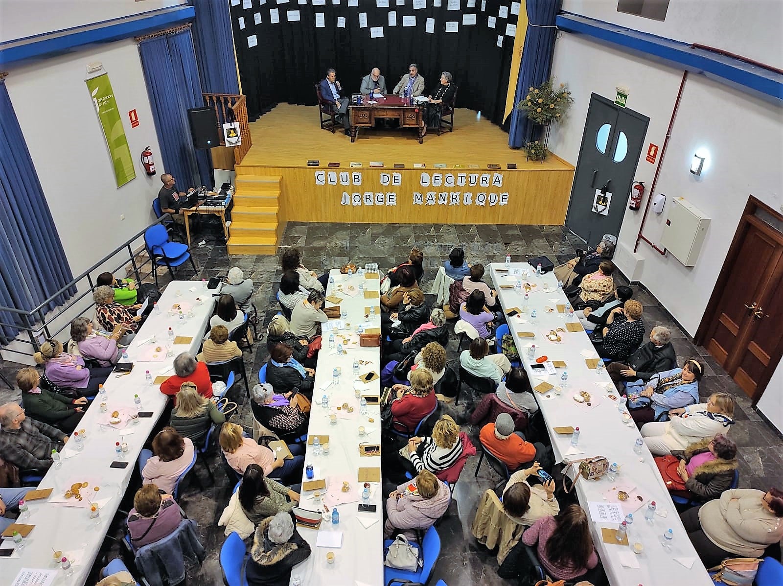 Aspecto del cine-teatro de Chiclana de Segura.