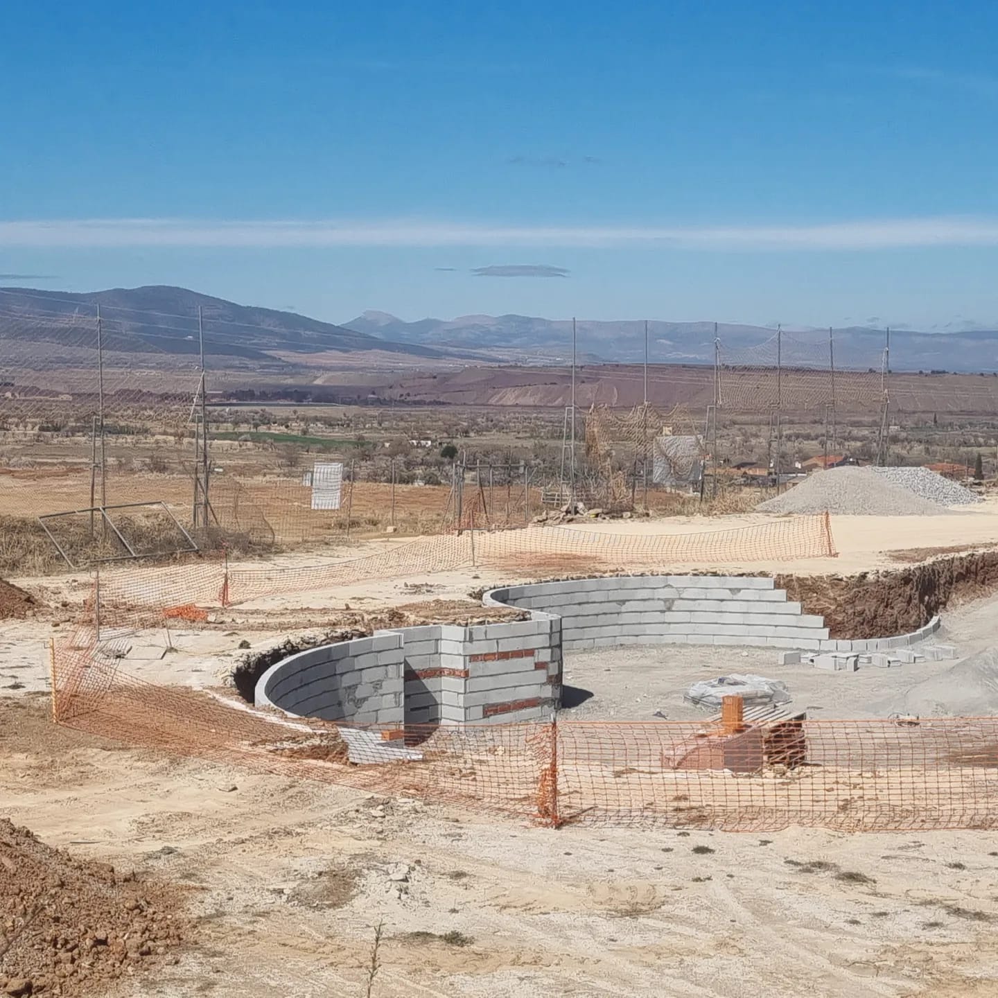 La piscina ya va tomando forma.