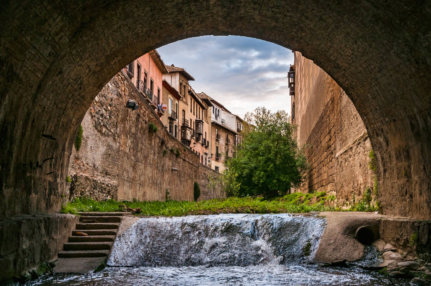 Carrera del Darro desde el embovedado de Plaza Nueva