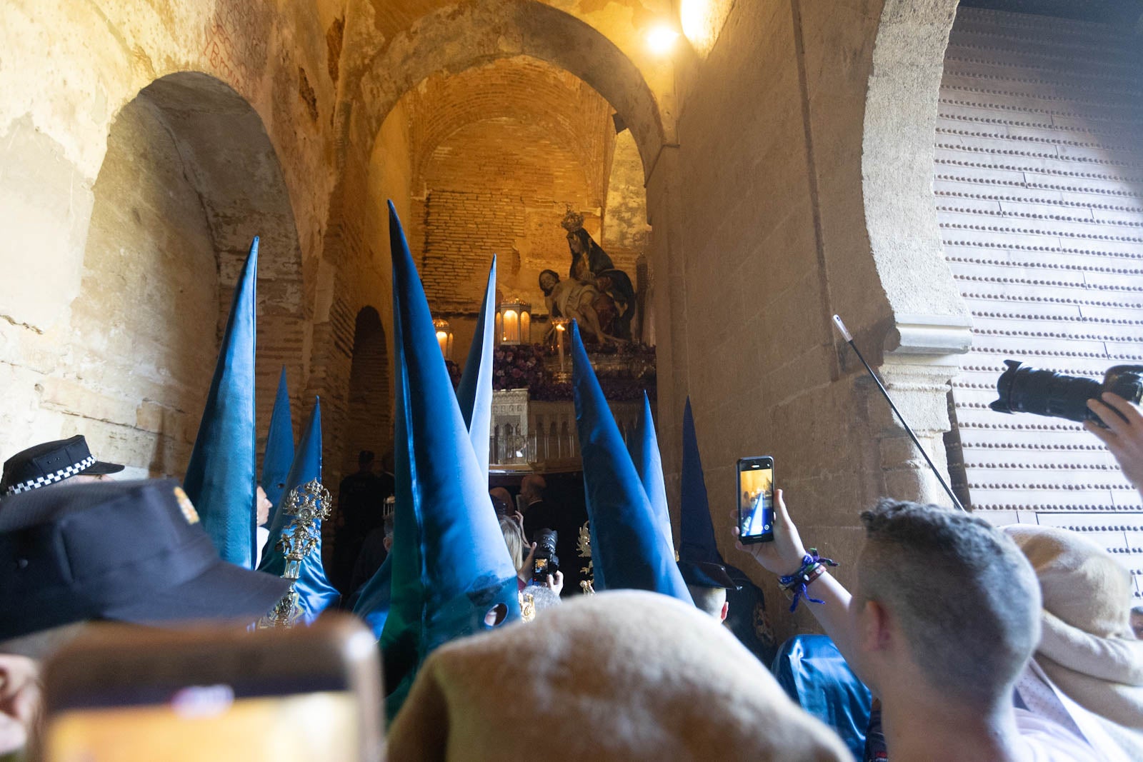 La procesión de Santa María de la Alhambra, en imágenes