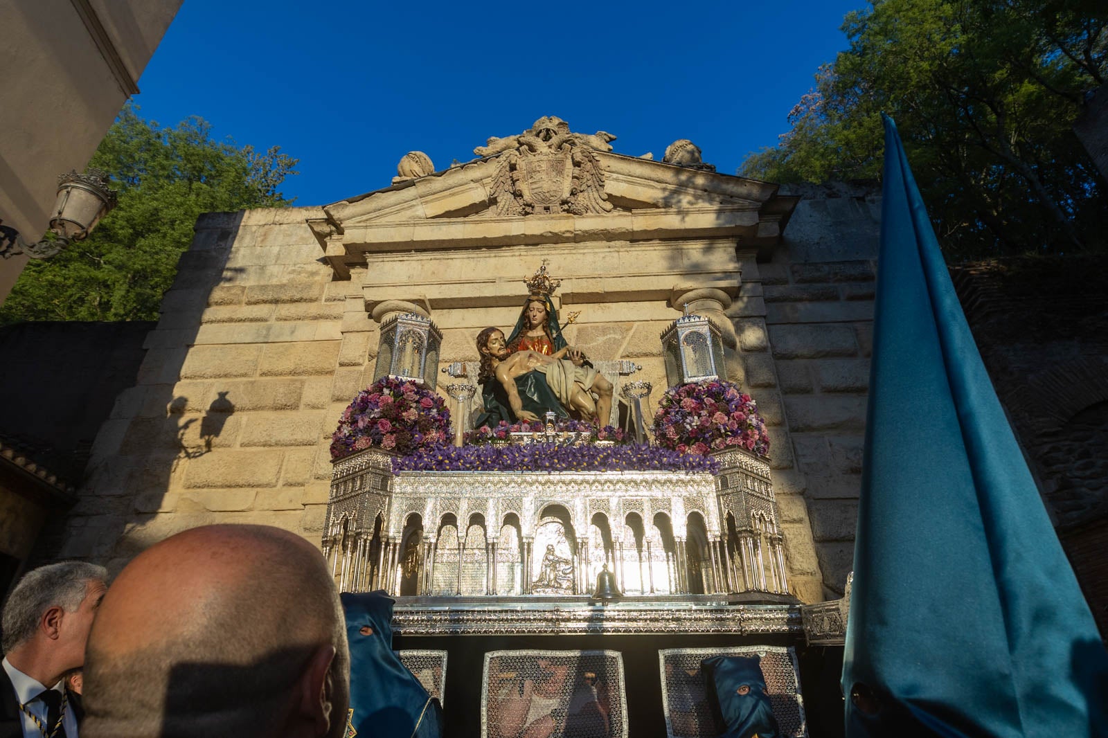 La procesión de Santa María de la Alhambra, en imágenes