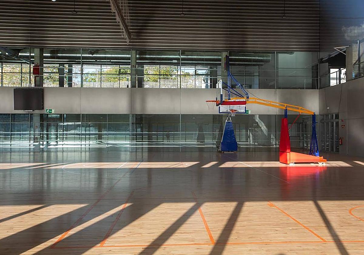 Cancha de baloncesto del Estadio de la Juventud.