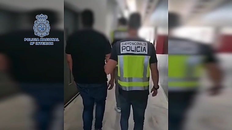 Un exjugador y su entrenador destaparon la presunta estafa en la escuela de fútbol