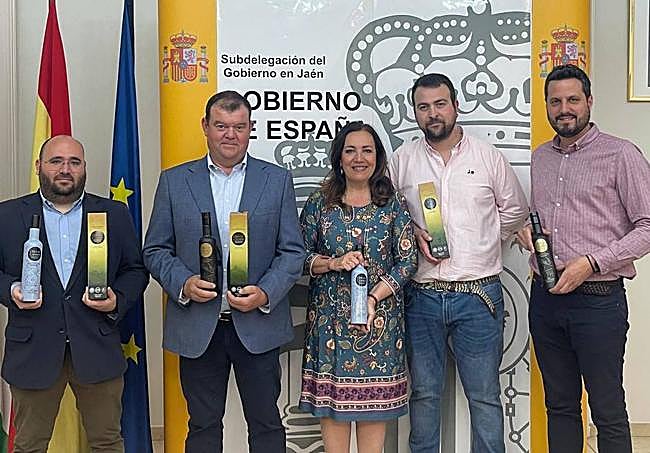 Representantes de la cooperativa ganadora con su presidente José Varela al frente y Catalina Madueño.