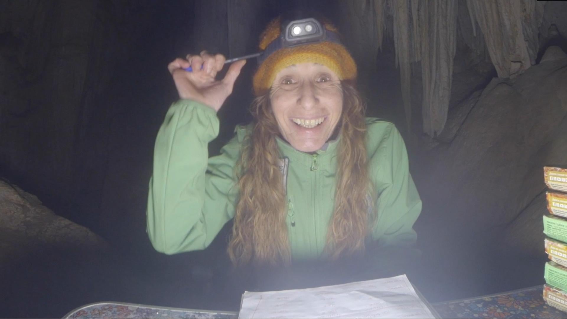 Beatriz Flamini, en el interior de la cueva de Granada donde ha pasado 500 días.
