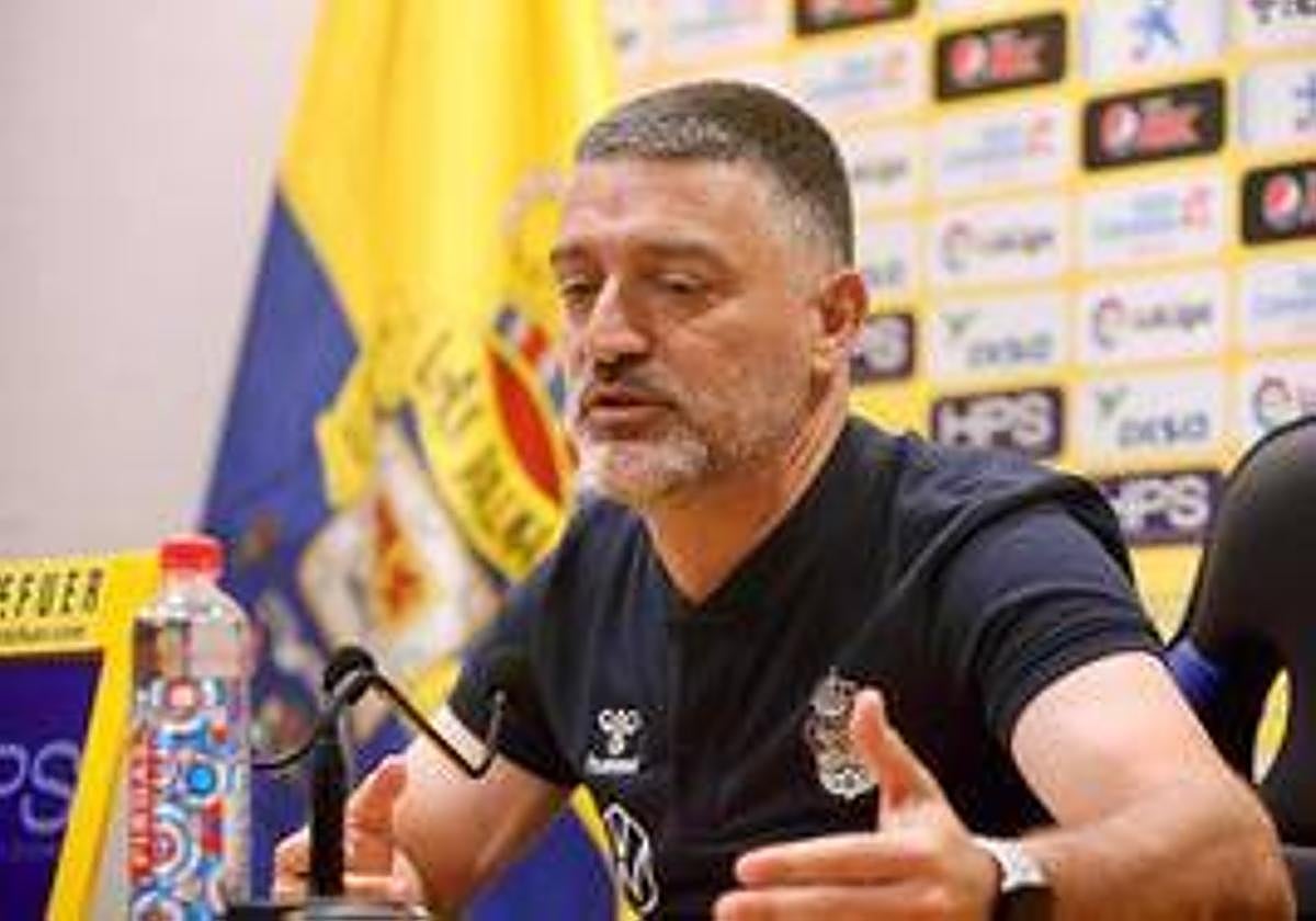 García Pimienta, durante su rueda de prensa.