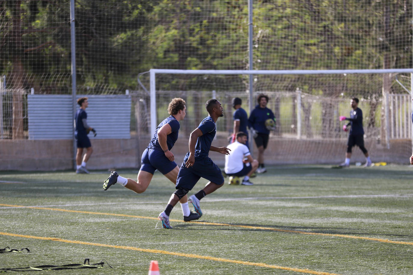 Imagen secundaria 1 - Entrenamiento en la academia del Motril.
