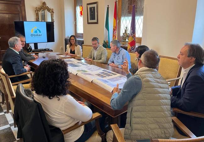 Reunión informativa en el Ayuntamiento sobre el plan de Otíñar.