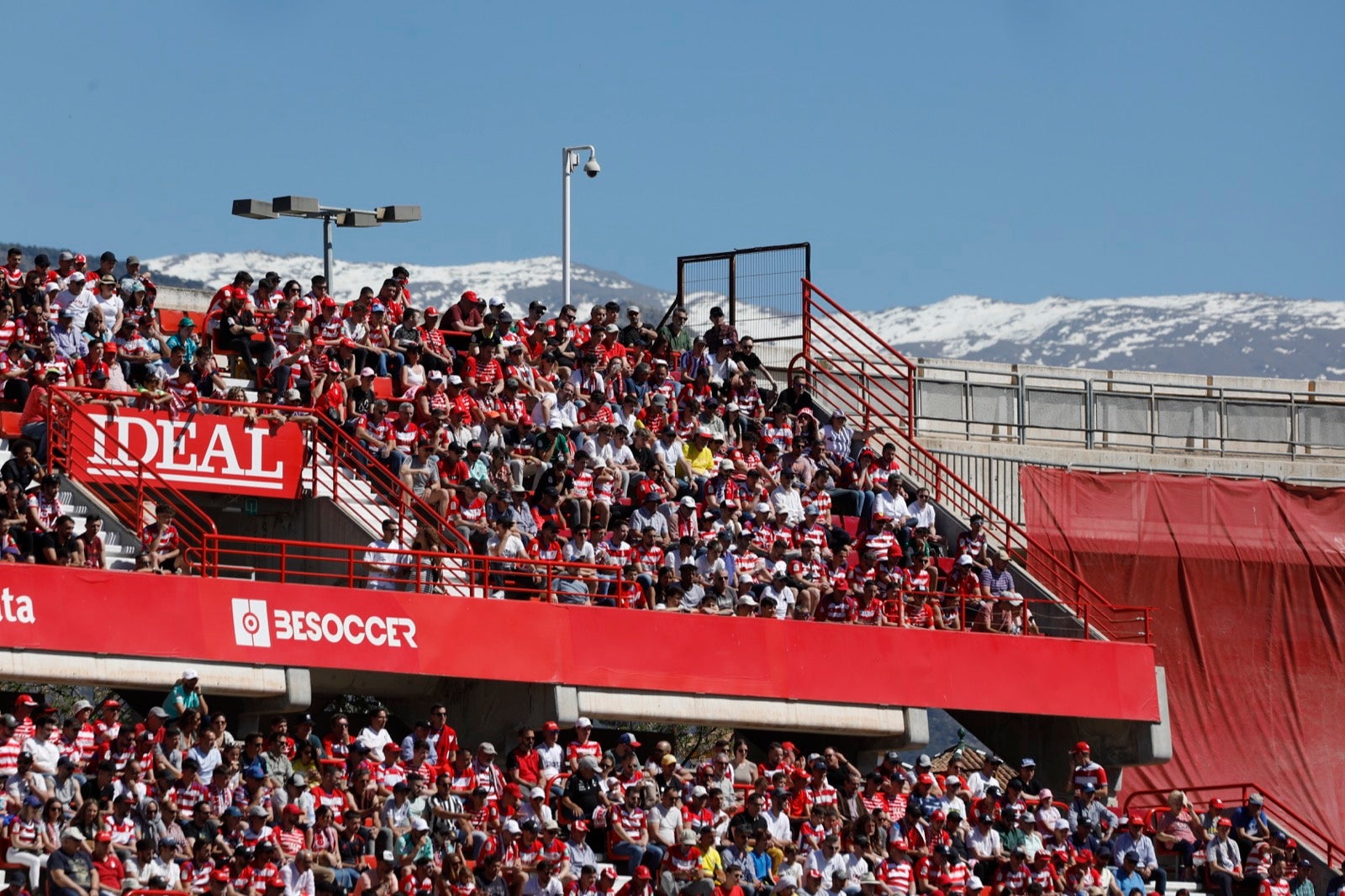 Encuéntrate en Los Cármenes en el Granada-Las Palmas