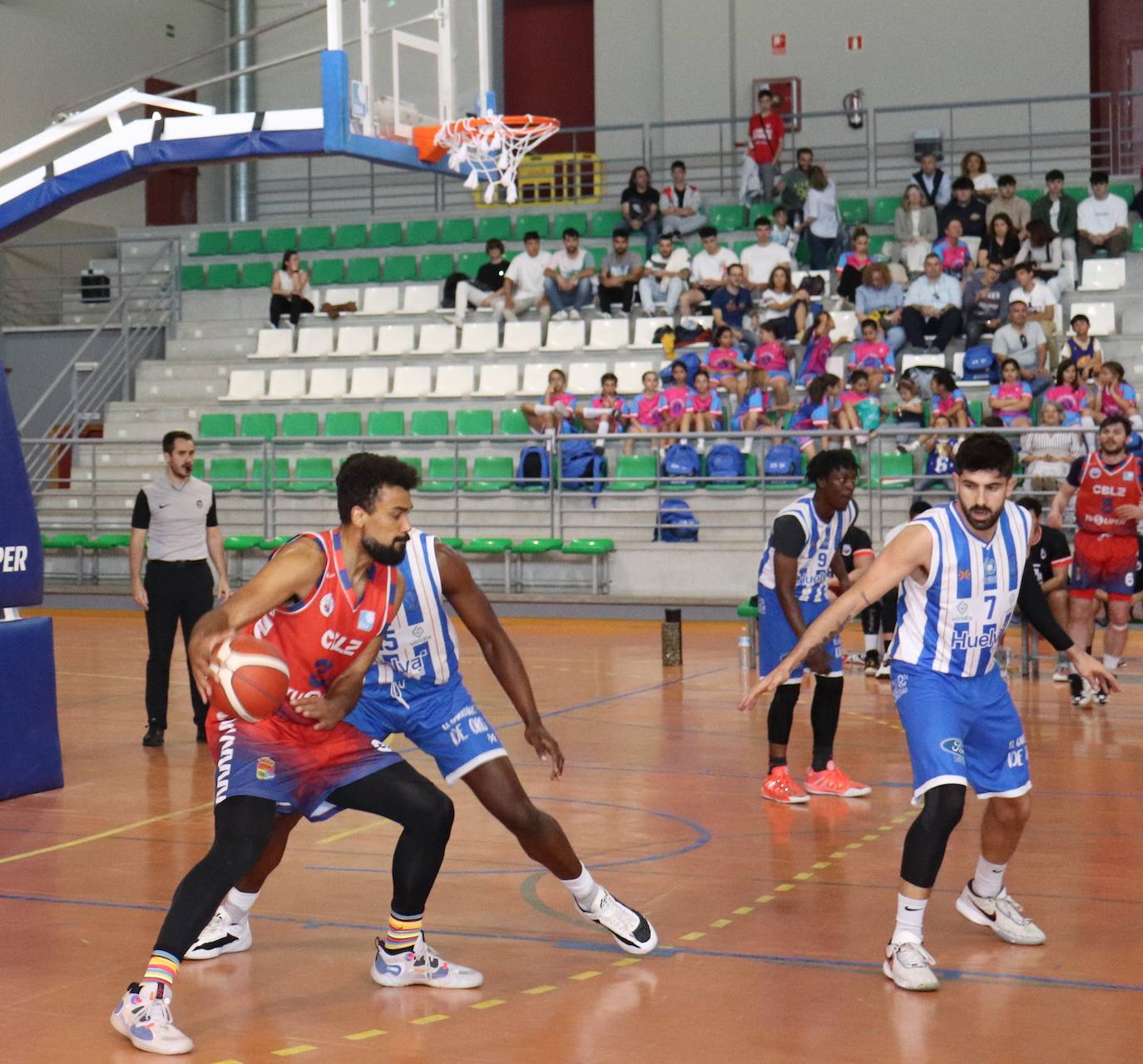 Posteo de Devin Wright ante Fadika.