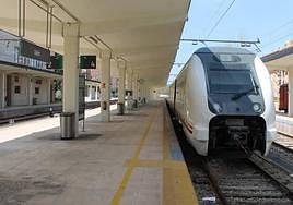 Estación de tren de Jaén sin pasajeros.