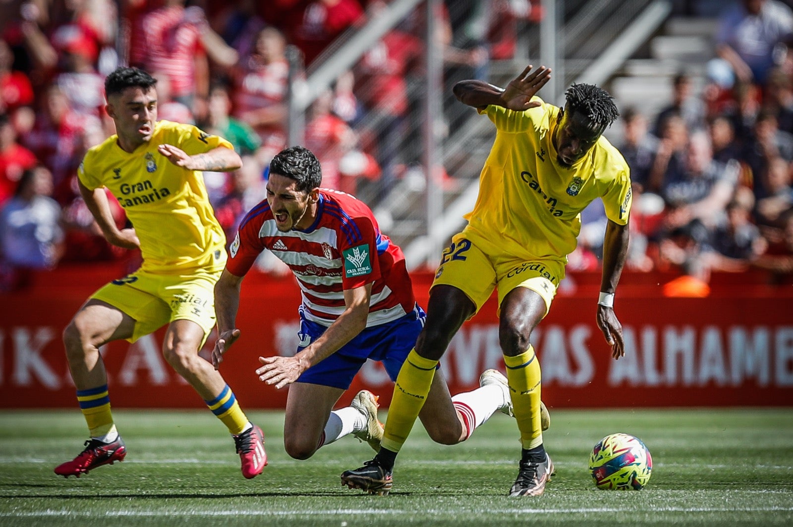 El triunfo del Granada ante Las Palmas, a ras de césped