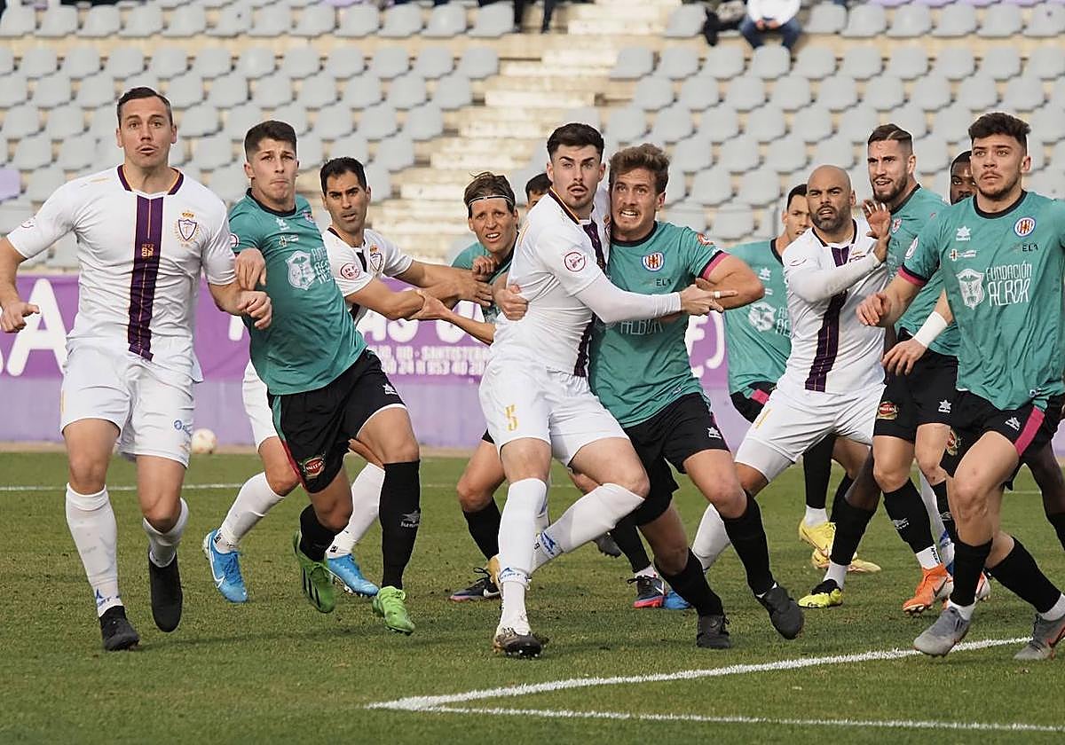 El conjunto blanco disputa hoy su último duelo liguero del curso ante el Málaga City.