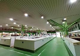 Vista interior del mercado del barrio de Los Ángeles.