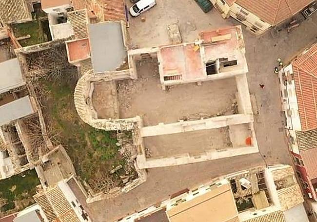Estructura de la iglesia de San Miguel tras demoler parte de las viviendas interiores.
