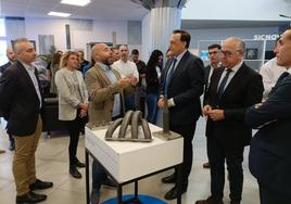 El consejero de Universidad, José Carlos Gómez Villamandos, durante su visita a Meltio y Sicnova.