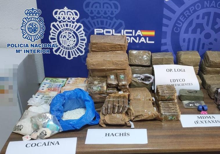 Droga y dinero incautados en esta operación de Policía Nacional.