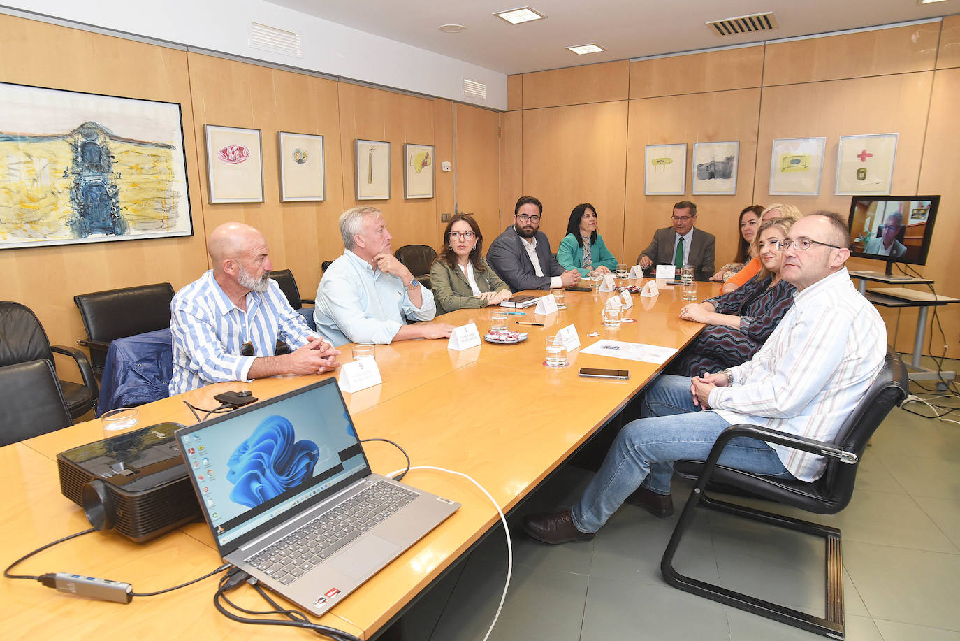 La reunión con el secretario de estado de Medio Ambiente previa al acuerdo que se firmará este lunes entre Gobierno y Junta.