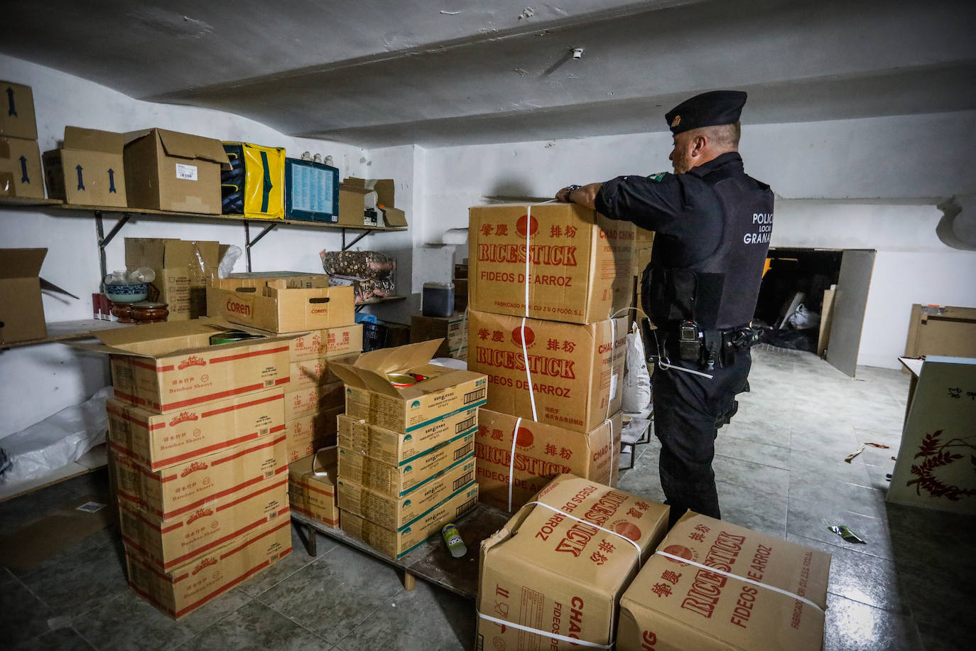 Las imágenes de la Policía en los locales de Granada con comida caducada