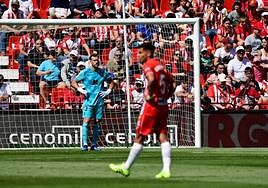 Fernando y Robertone se lamentan tras el segundo gol encajado.