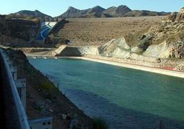 Pantano de Cuevas del Almanzora, una obra hidráulica que en 1986 abrió nuevas esperanzas aunque hoy en día se siga necesitando un caudal estable de agua.