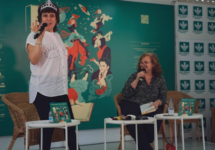 Luciana Velázquez y Clara Obligado, en la divertida presentación de 'La hija de Marx'.