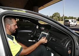Esta es la fecha límite de la DGT para llevar estos elementos obligatorios en tu coche.