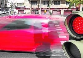 Semáforos con cuatro colores: la nueva medida que podría implementar la DGT
