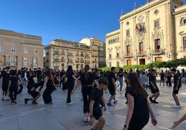 Danza renacentista en la plaza de Santa María con motivo del Día del Libro.
