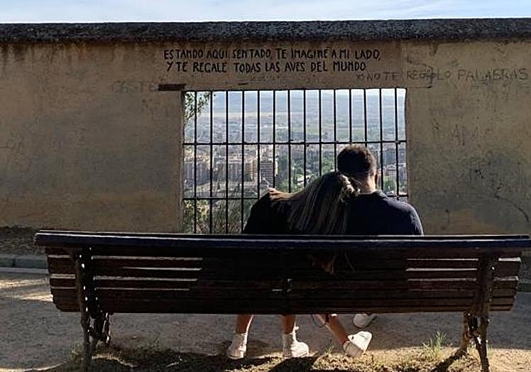 El mirador antes de que borraran la frase romántica.