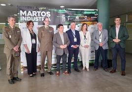 Autoridades y representantes políticos en el inicio de la jornada sobre industria en Martos