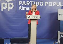 Maribel Sánchez, ayer ante los medios en Almería.