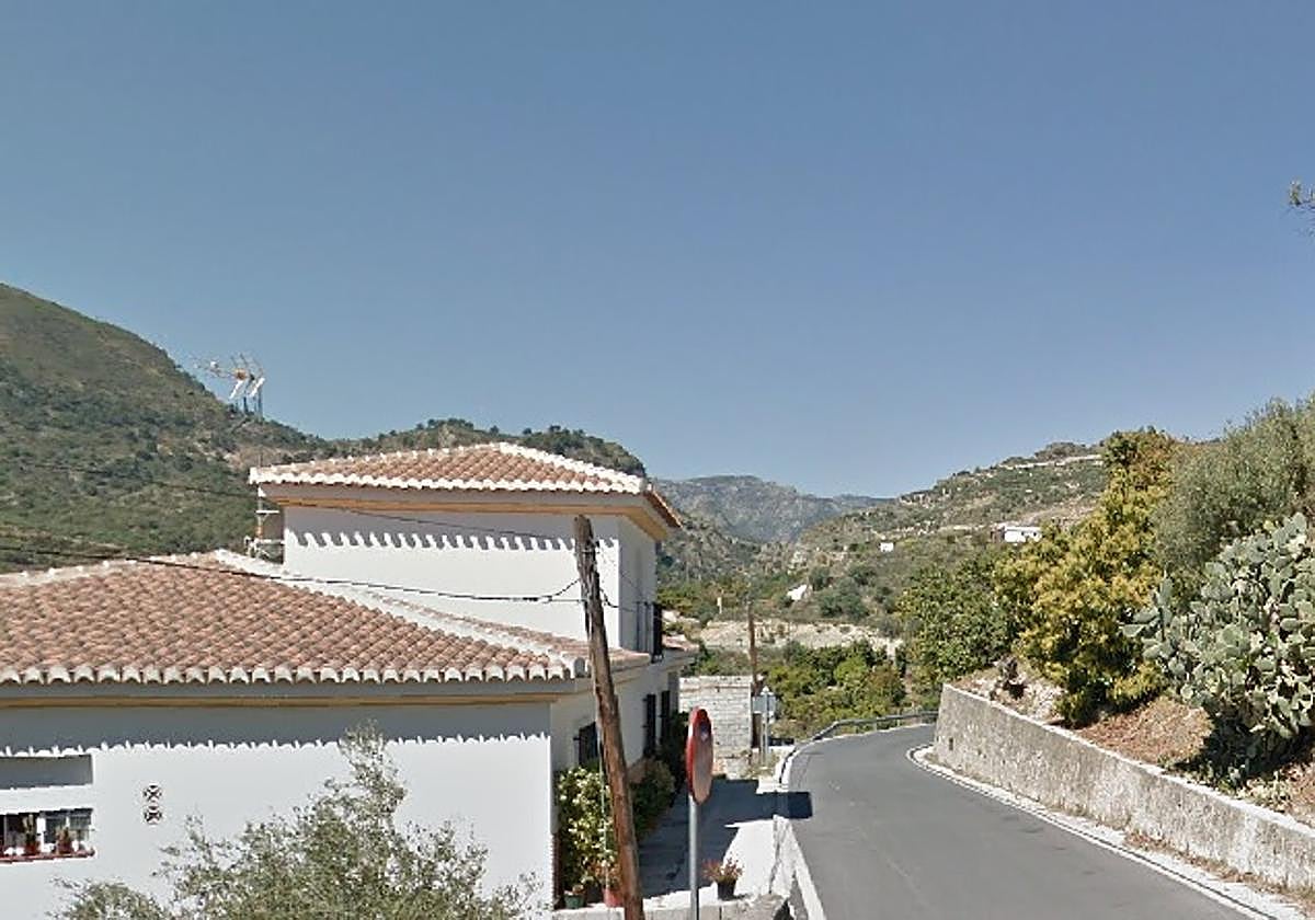 Calle de Los Guájares donde ha sido hallado el cadáver.