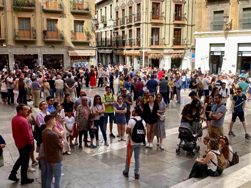 Granada, &#039;conquistada&#039; por los turistas en el puente