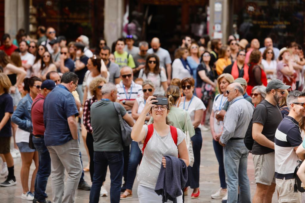 Granada, &#039;conquistada&#039; por los turistas en el puente