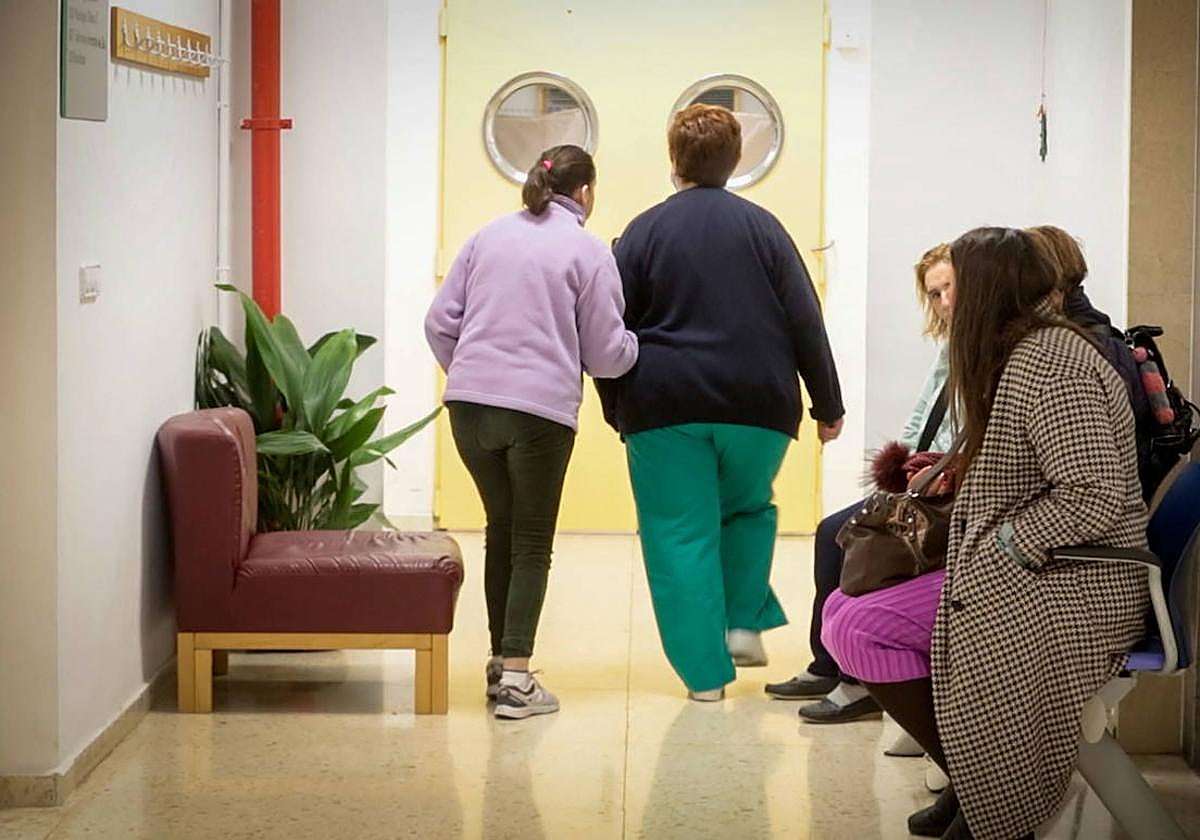 Atención a pacientes en la comunidad terapéutica de Doctor Olóriz de Granada.