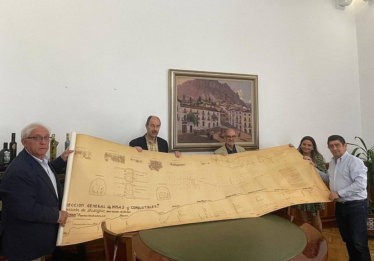 Miembros del colectivo con Francisco Reyes y Francisca Díez.