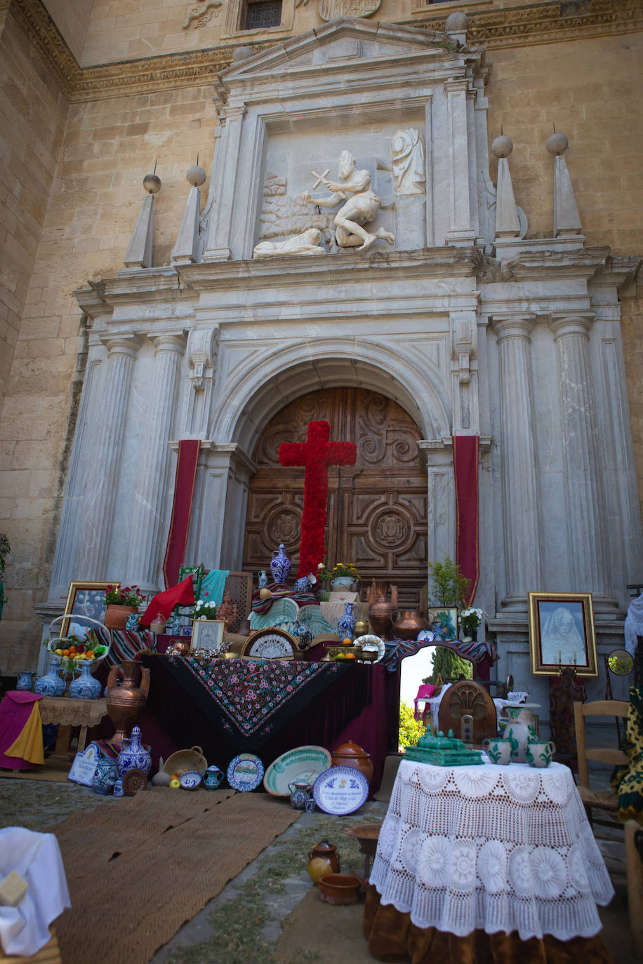 Cruz en el atrio del Monasterio de San Jerónimo.