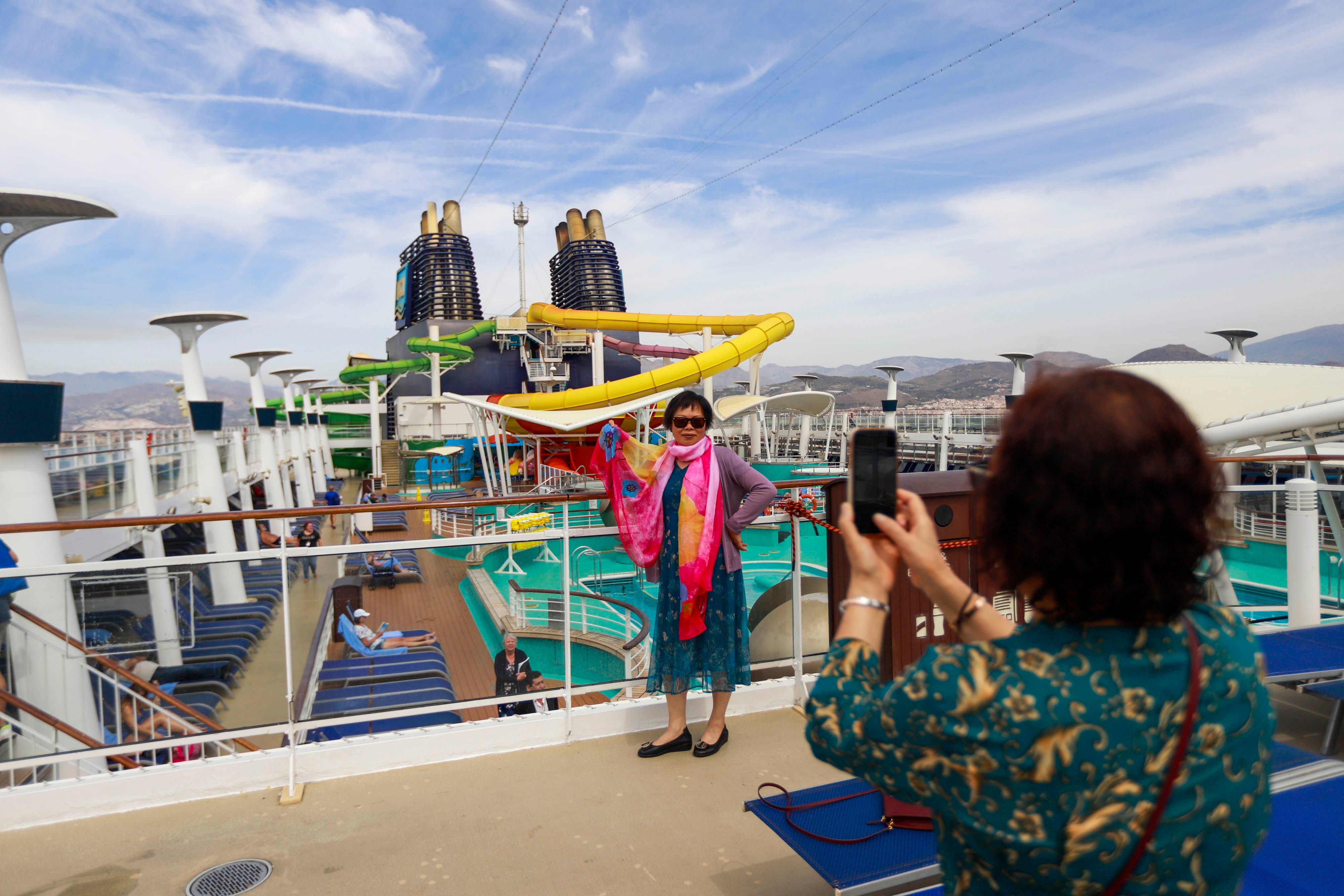 Las imágenes del crucero más grande atracado nunca en Motril