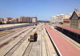 Trabajos en las vías del tren en la capital, en una imagen de archivo.