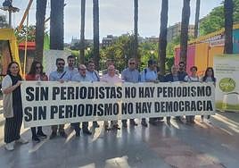 Concentración de periodistas en el parque de la Concordia de Jaén.