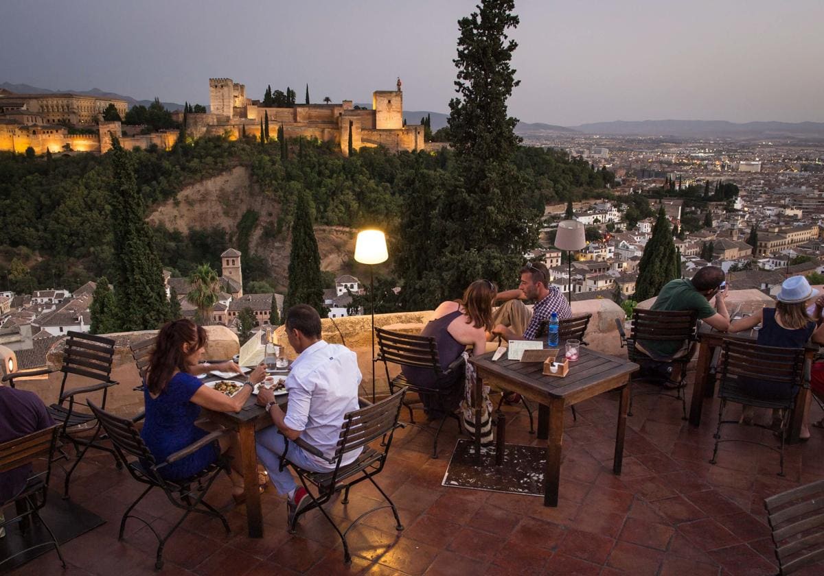 Juan Ranas en Granada: El espectacular restaurante con vistas a la Alhambra  que será también hotel de lujo | Ideal
